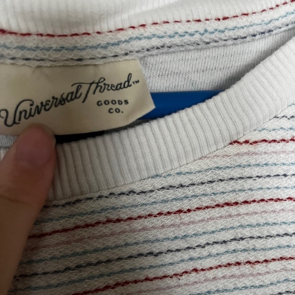 Universal Threads Crew Neck - Picture 3 of 7